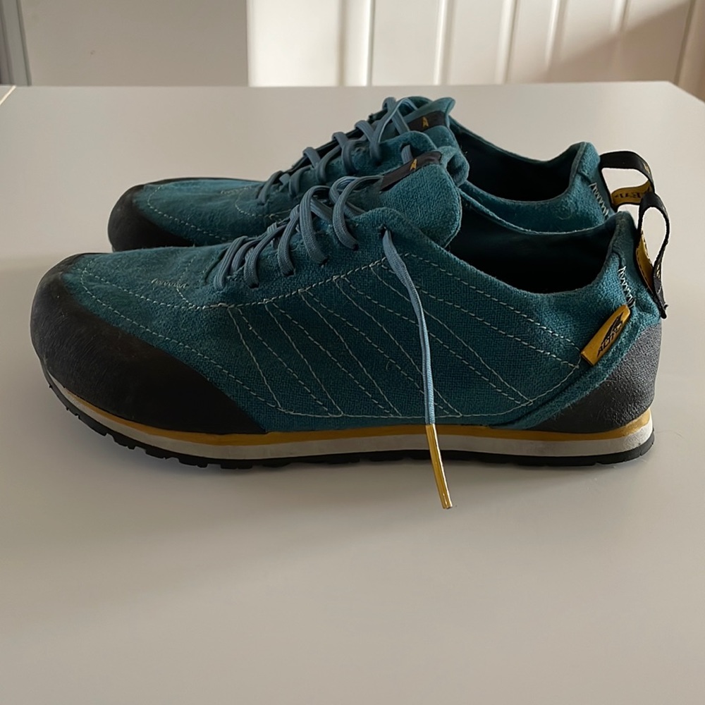 Altra Wahweap Athletic Trail Running Sneakers Trainers Teal Yellow Vegan